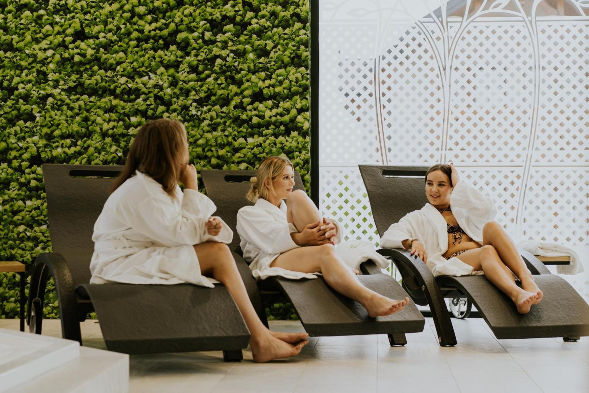 Aura Medical Spa Naleczow Exterior foto